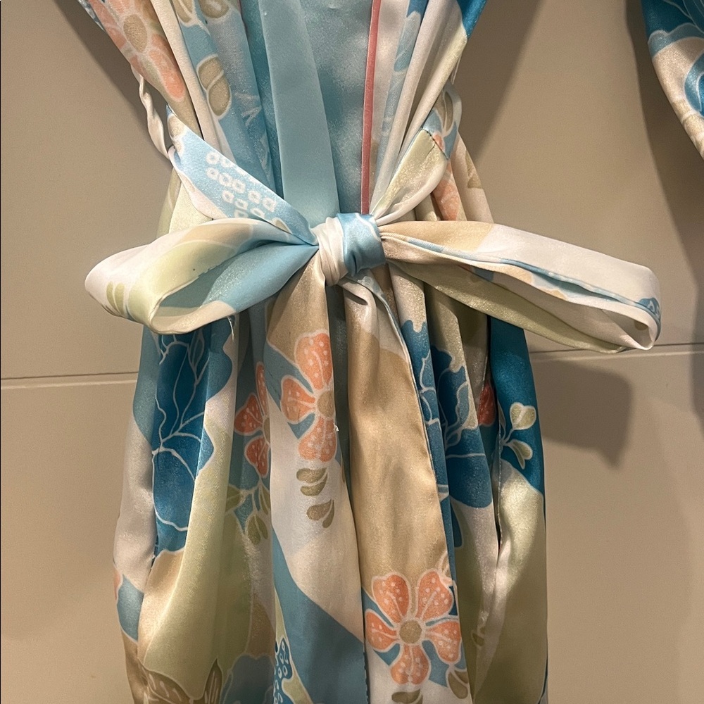 Oscar De la Renta Pink Label: Floral Satin Kimono Robe - Picture 4 of 8